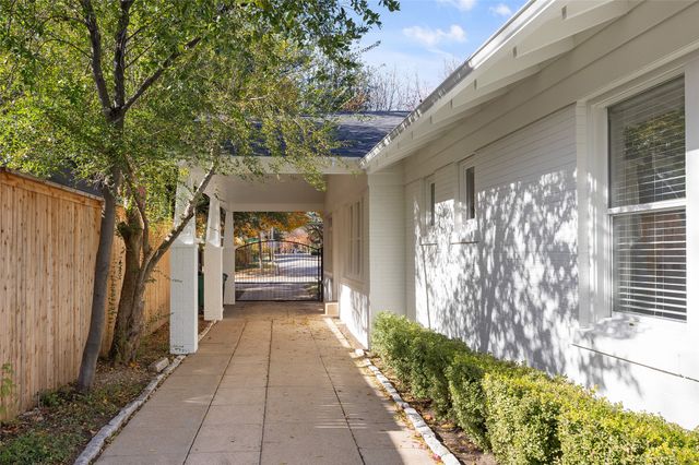 1325 Clover Lane, Fort Worth, TX 76107