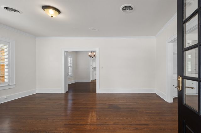 1325 Clover Lane, Fort Worth, TX 76107