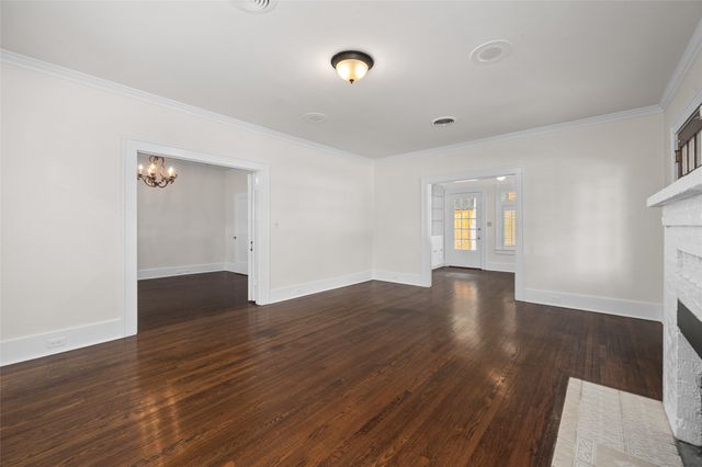 1325 Clover Lane, Fort Worth, TX 76107