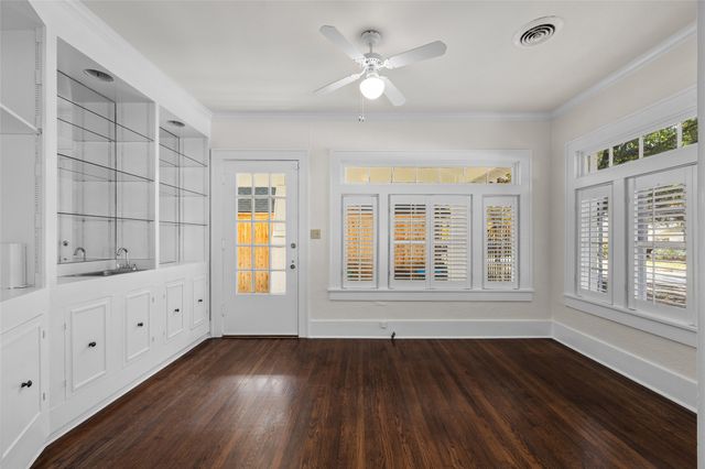 1325 Clover Lane, Fort Worth, TX 76107