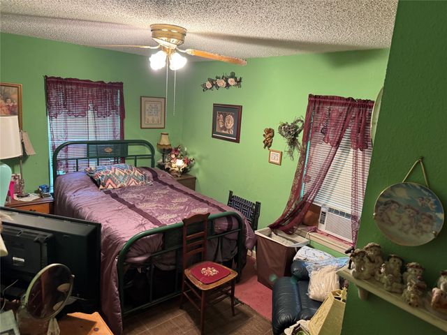 1407 Nichols Street, Ennis, TX 75119