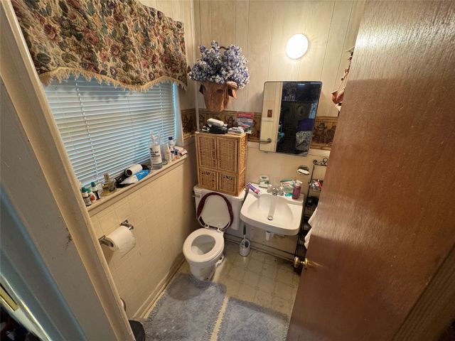 1407 Nichols Street, Ennis, TX 75119
