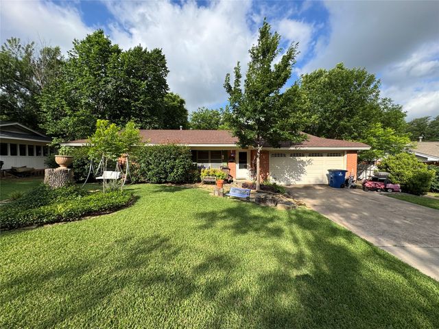 1407 Nichols Street, Ennis, TX 75119