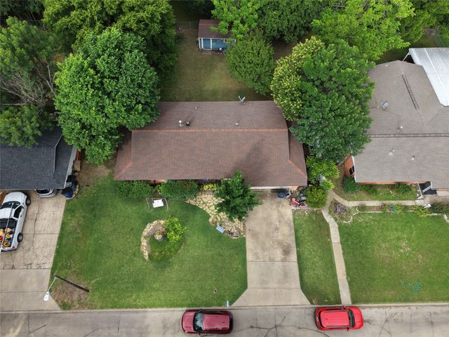 1407 Nichols Street, Ennis, TX 75119