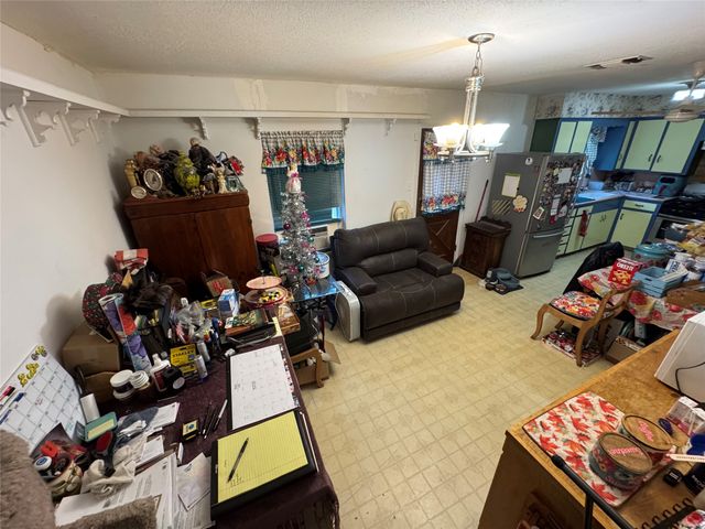 1407 Nichols Street, Ennis, TX 75119