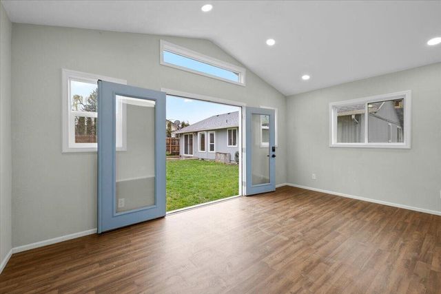 3073 Ruby Drive, Medford, OR 97504