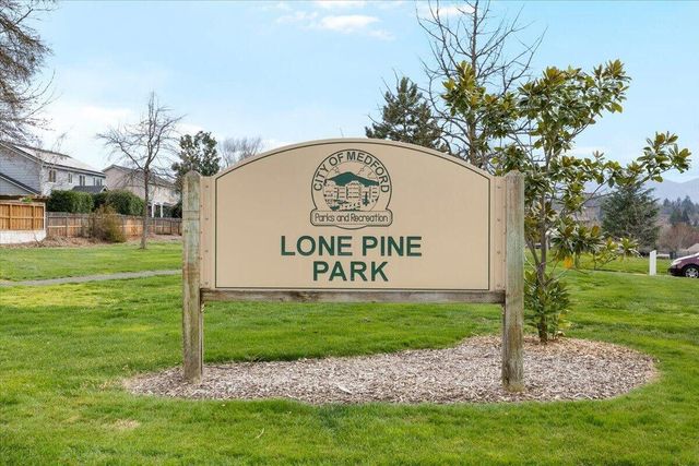 3073 Ruby Drive, Medford, OR 97504