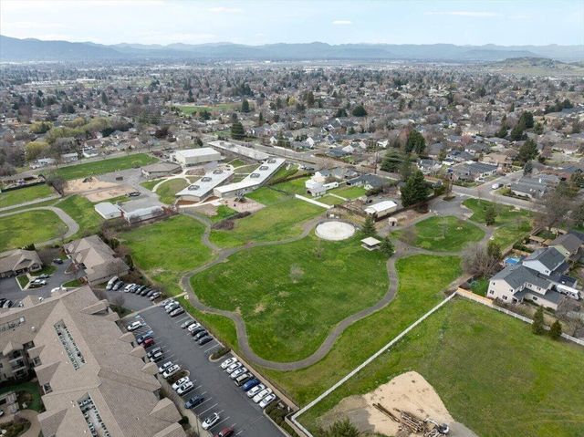 3073 Ruby Drive, Medford, OR 97504