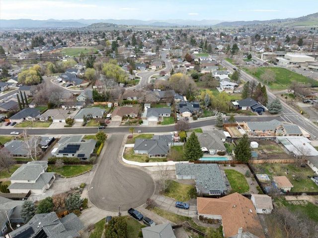 3073 Ruby Drive, Medford, OR 97504