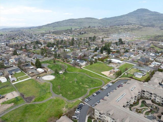 3073 Ruby Drive, Medford, OR 97504