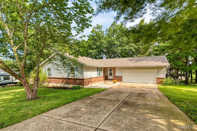 6131 Barrington Oaks Drive, Cedar Hill, MO 63016