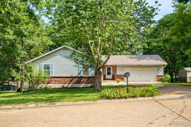 6131 Barrington Oaks Drive, Cedar Hill, MO 63016