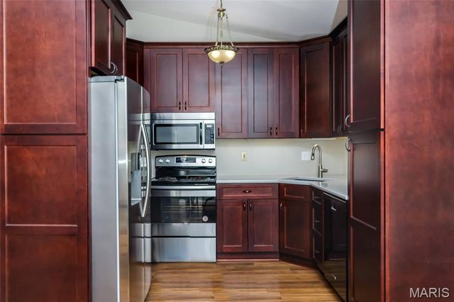 6131 Barrington Oaks Drive, Cedar Hill, MO 63016