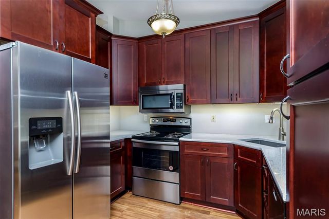 6131 Barrington Oaks Drive, Cedar Hill, MO 63016