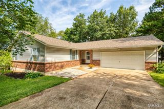 6131 Barrington Oaks Drive, Cedar Hill, MO 63016
