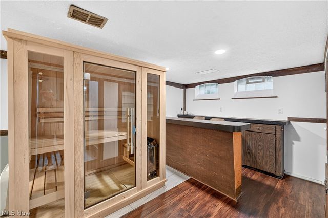 305 E 329th Street, Willowick, OH 44095