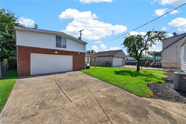 305 E 329th Street, Willowick, OH 44095