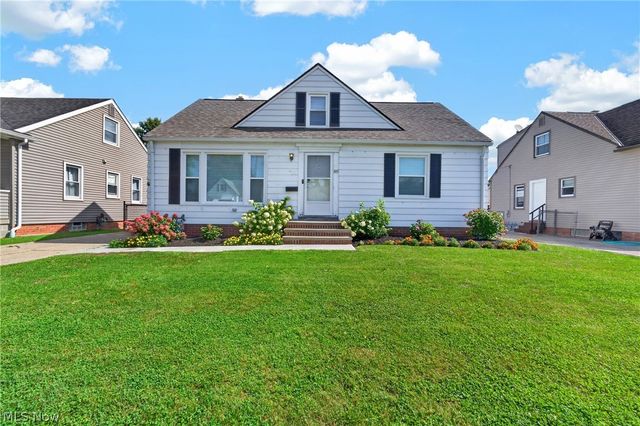 305 E 329th Street, Willowick, OH 44095