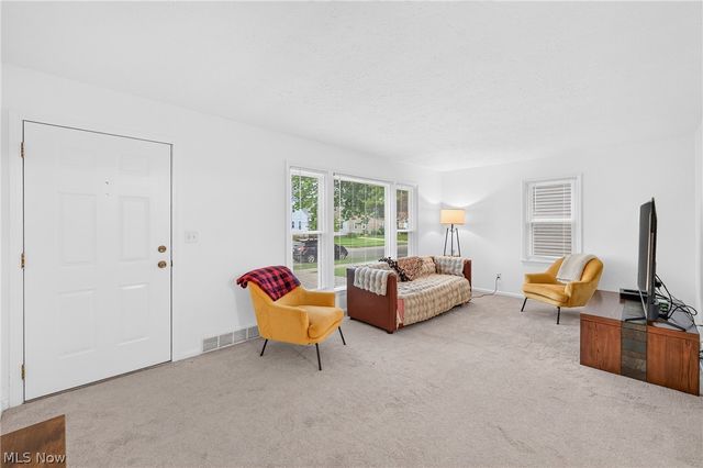 305 E 329th Street, Willowick, OH 44095