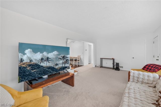 305 E 329th Street, Willowick, OH 44095