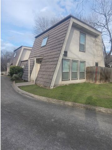 809 E Pioneer Drive, Irving, TX 75061