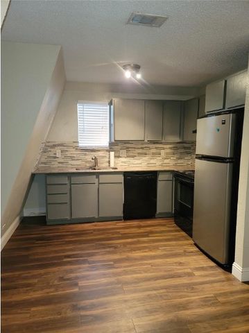 809 E Pioneer Drive, Irving, TX 75061