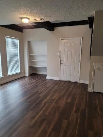 809 E Pioneer Drive, Irving, TX 75061