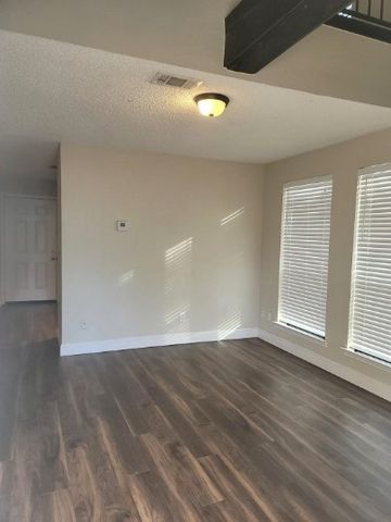 809 E Pioneer Drive, Irving, TX 75061