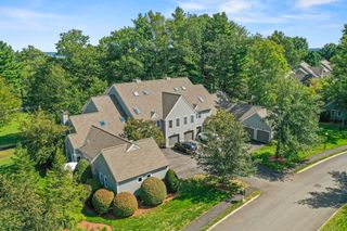 29 Hawthorne Village Road, Nashua, NH 03062