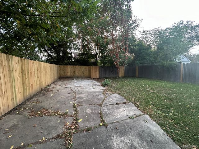 3693 Somerset Avenue, Detroit, MI 48224