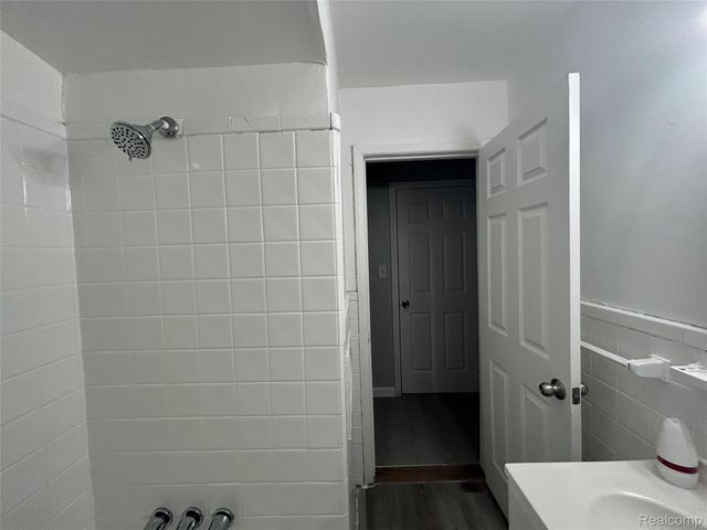 3693 Somerset Avenue, Detroit, MI 48224