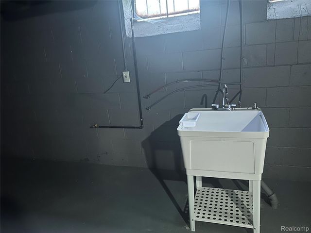 3693 Somerset Avenue, Detroit, MI 48224