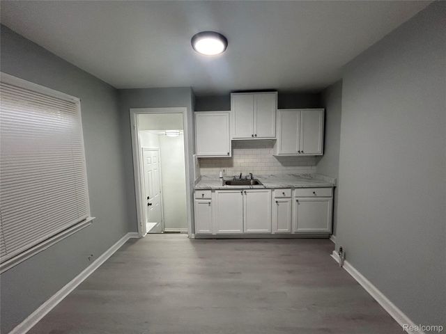 3693 Somerset Avenue, Detroit, MI 48224