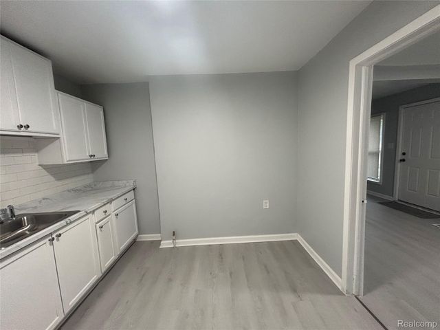 3693 Somerset Avenue, Detroit, MI 48224