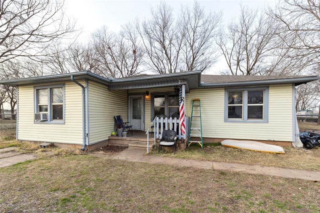 Image 1 of property listing at 327 W Center Street, Lexington, OK 73051
