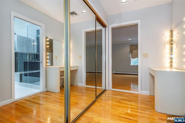 38 Farley Place, Allendale, NJ 07401