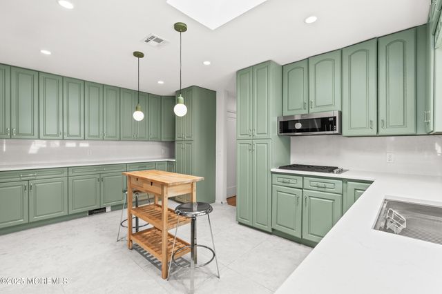 1 Wilson Avenue, Oakhurst, NJ 07755