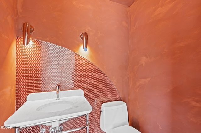 1 Wilson Avenue, Oakhurst, NJ 07755