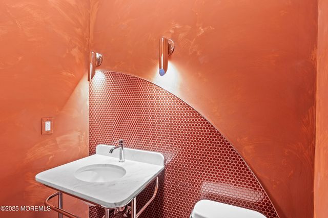 1 Wilson Avenue, Oakhurst, NJ 07755