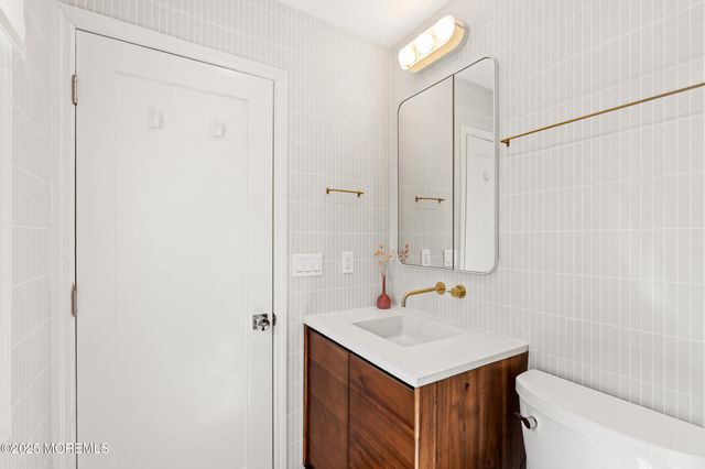 1 Wilson Avenue, Oakhurst, NJ 07755