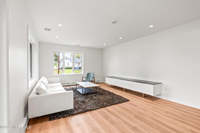 1 Wilson Avenue, Oakhurst, NJ 07755