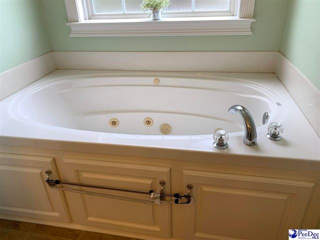 928 Charlestowne Blvd, Florence, SC 29505