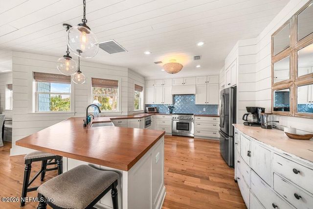 1960 BEACH Avenue, Atlantic Beach, FL 32233