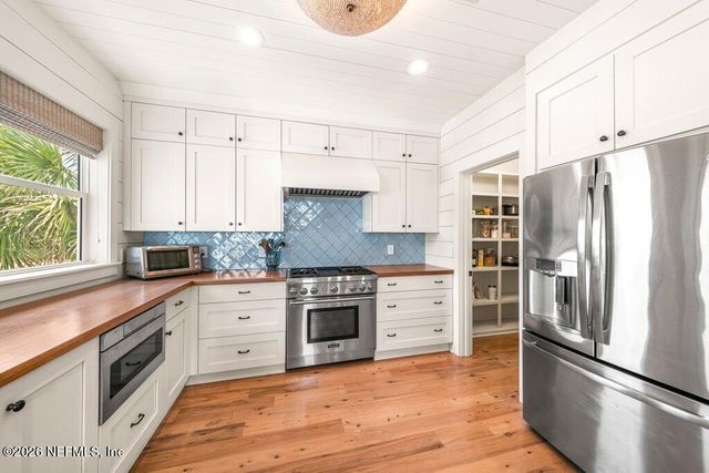 1960 BEACH Avenue, Atlantic Beach, FL 32233