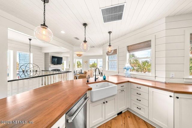 1960 BEACH Avenue, Atlantic Beach, FL 32233