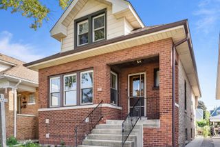 5941 W Waveland Avenue, Chicago, IL 60634