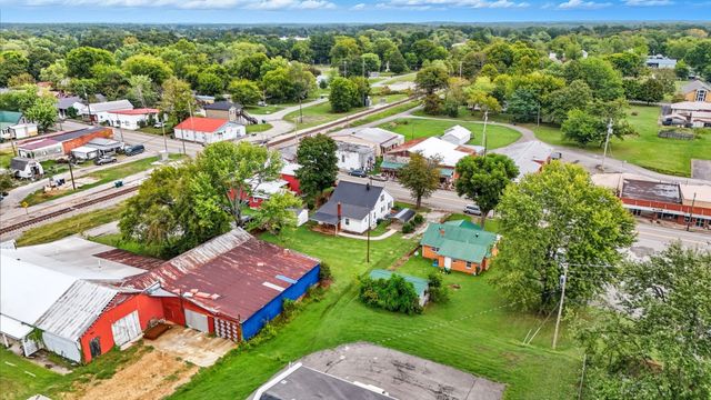 135 Main St, Mc Ewen, TN 37101