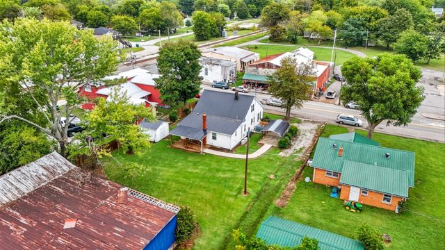 135 Main St, Mc Ewen, TN 37101