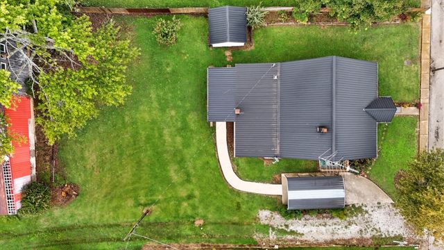 135 Main St, Mc Ewen, TN 37101