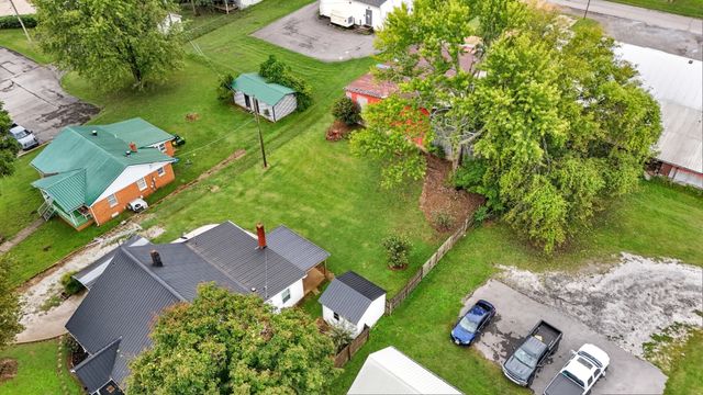 135 Main St, Mc Ewen, TN 37101